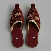 Paar Pomponverzierte Samt-Hausschuhe im Bindallı-Design – Bordeaux Orientalische Pantoffeln für Henna & Hochzeit